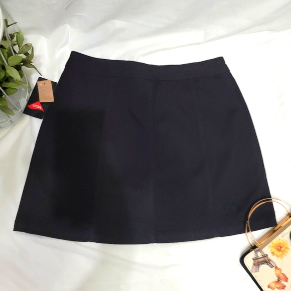 🌞4/$20🆕️ Mini Skirt - Picture 2 of 4